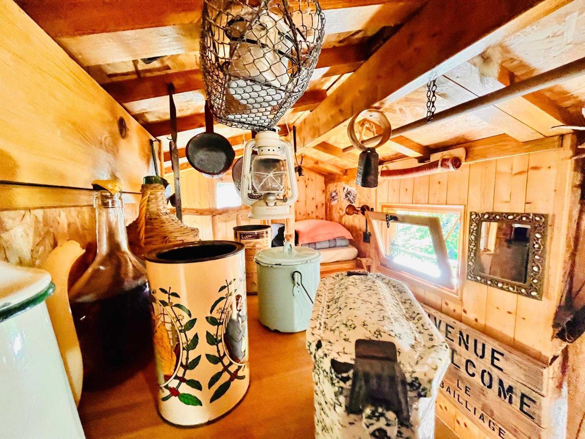 La Cabane Perchee Du Trappeur Écrainville Exteriör bild