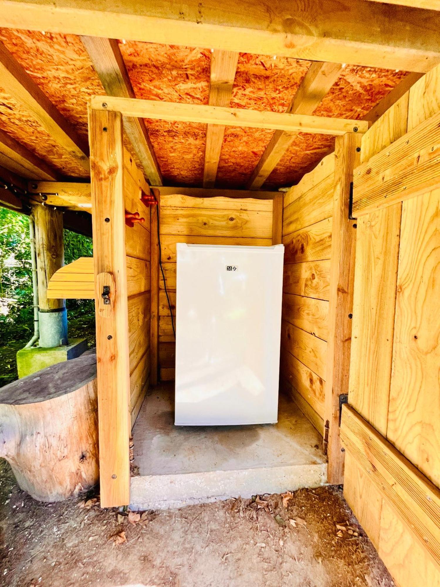 La Cabane Perchee Du Trappeur Écrainville Exteriör bild