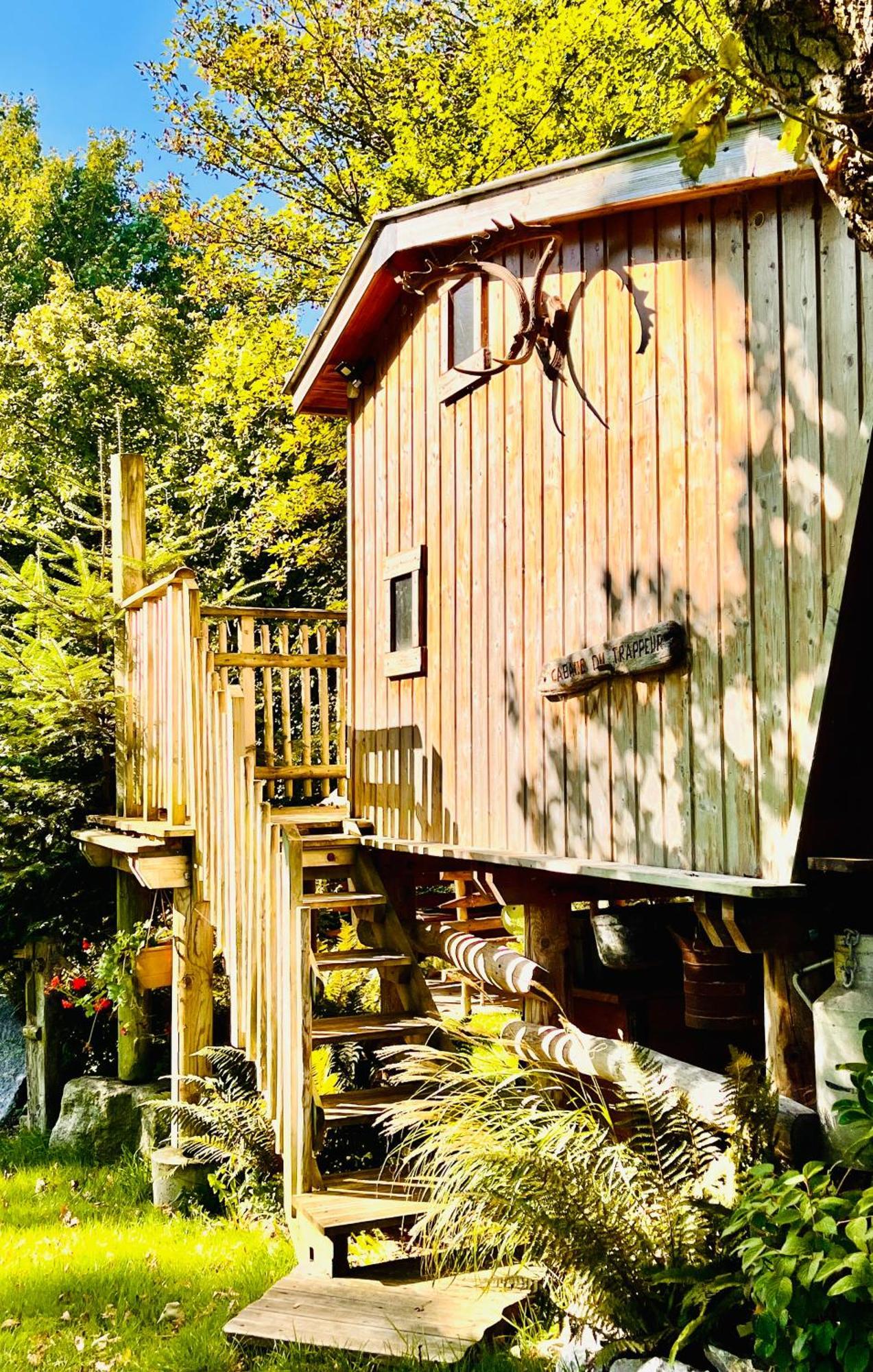 La Cabane Perchee Du Trappeur Écrainville Exteriör bild