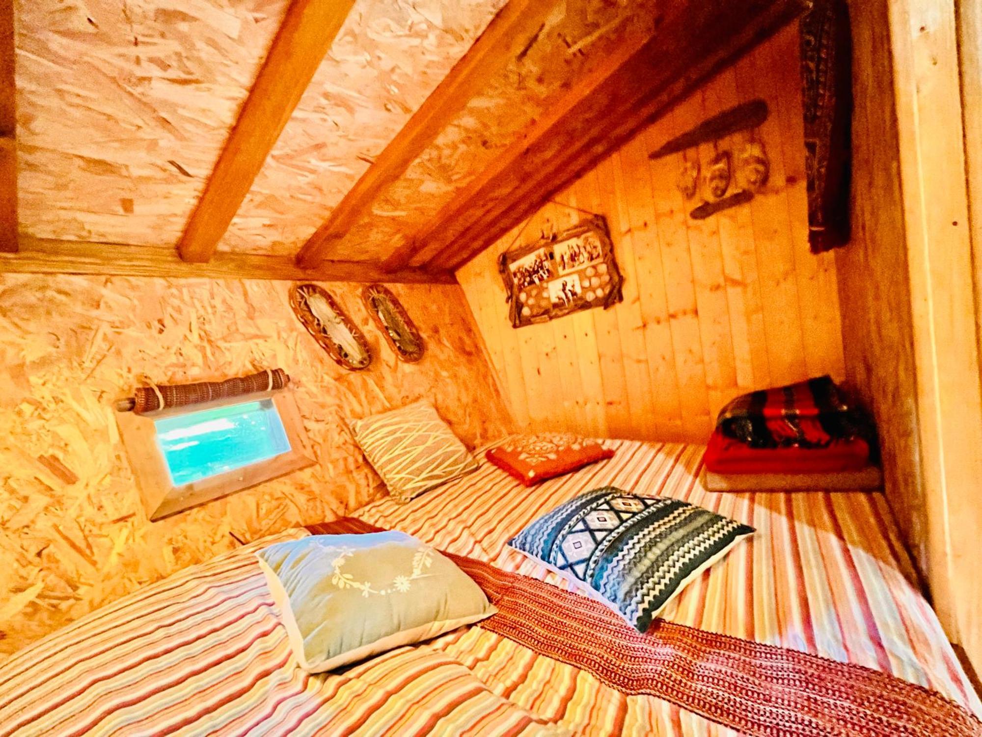La Cabane Perchee Du Trappeur Écrainville Exteriör bild