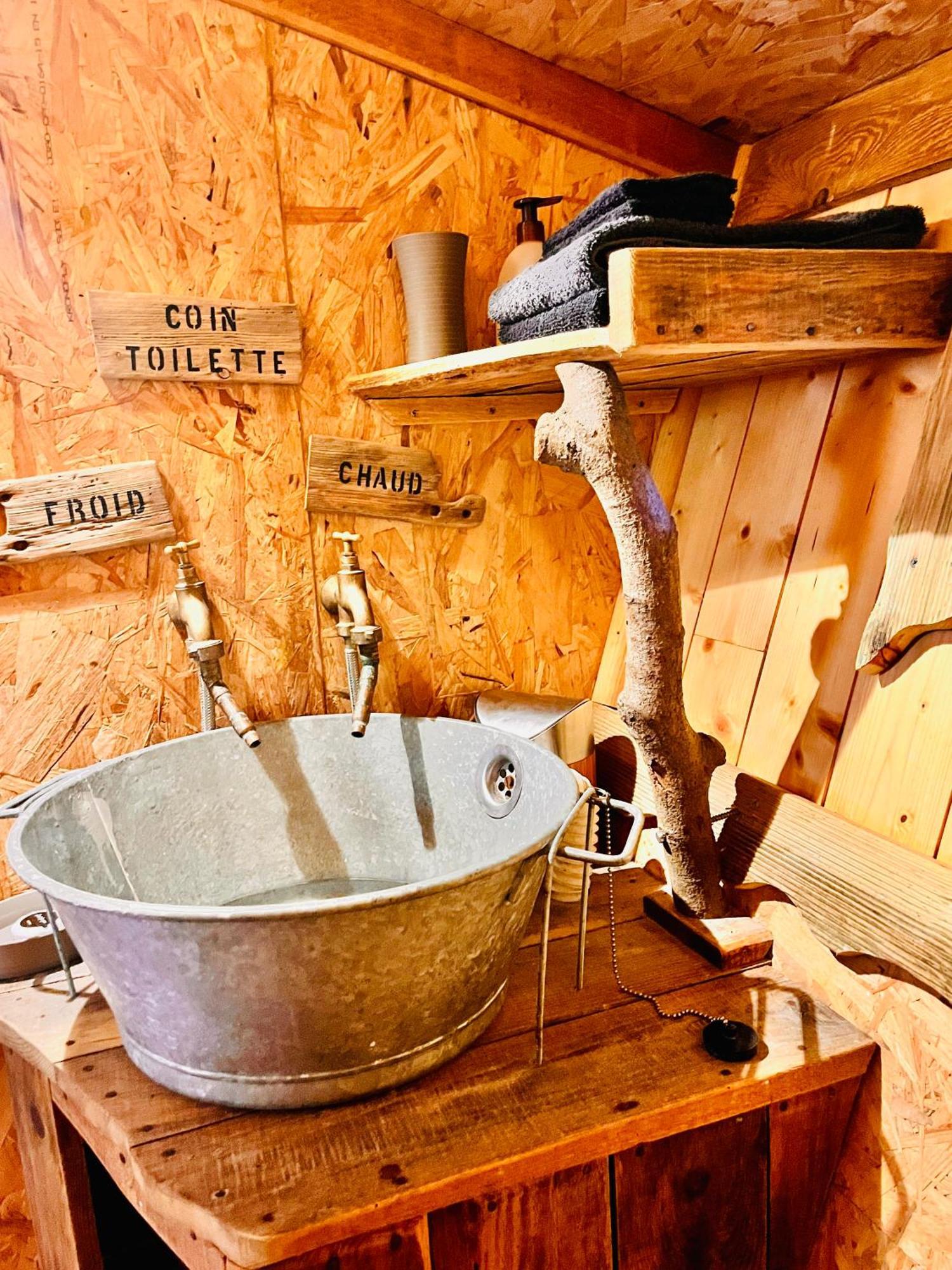 La Cabane Perchee Du Trappeur Écrainville Exteriör bild