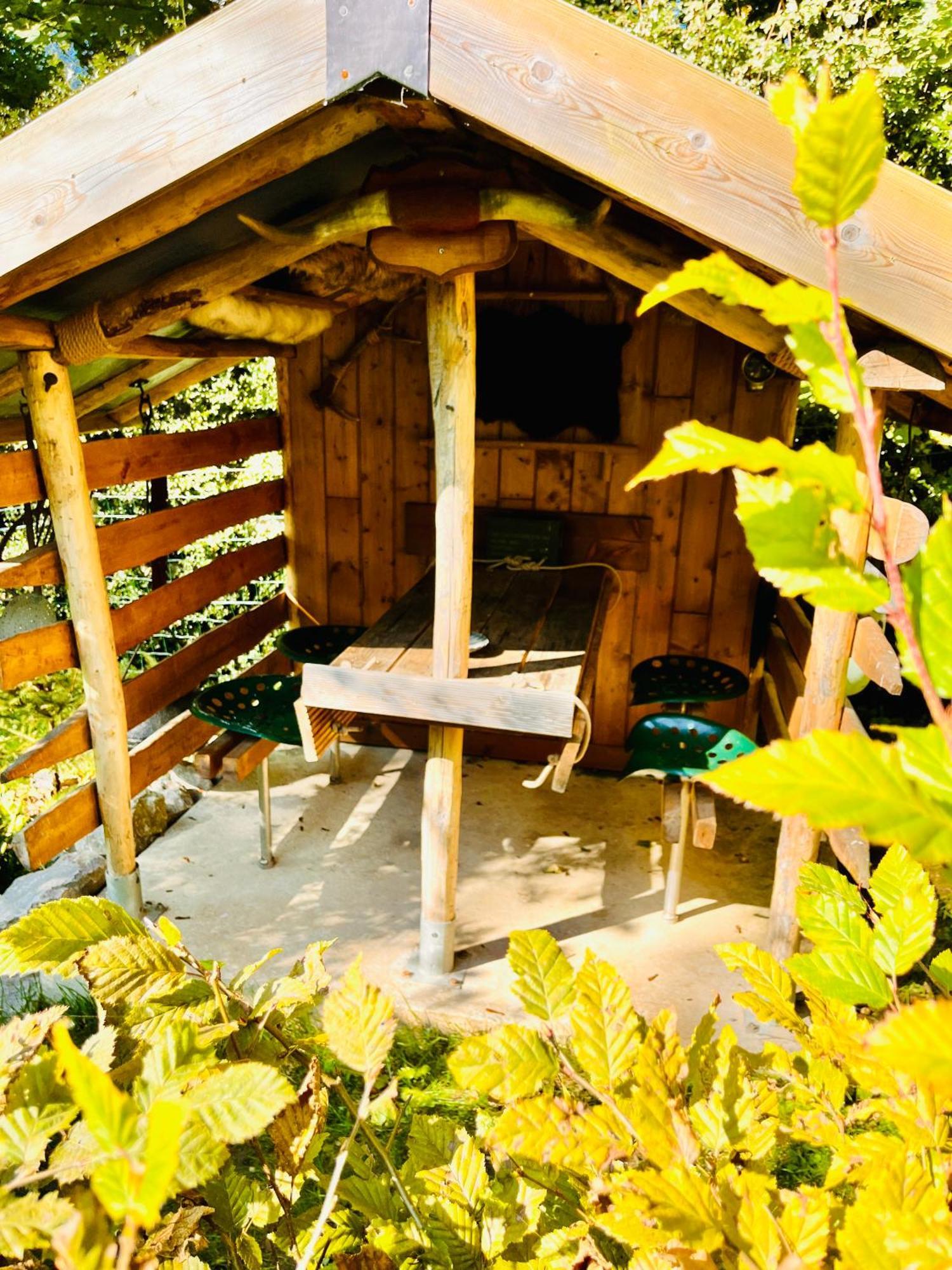 La Cabane Perchee Du Trappeur Écrainville Exteriör bild