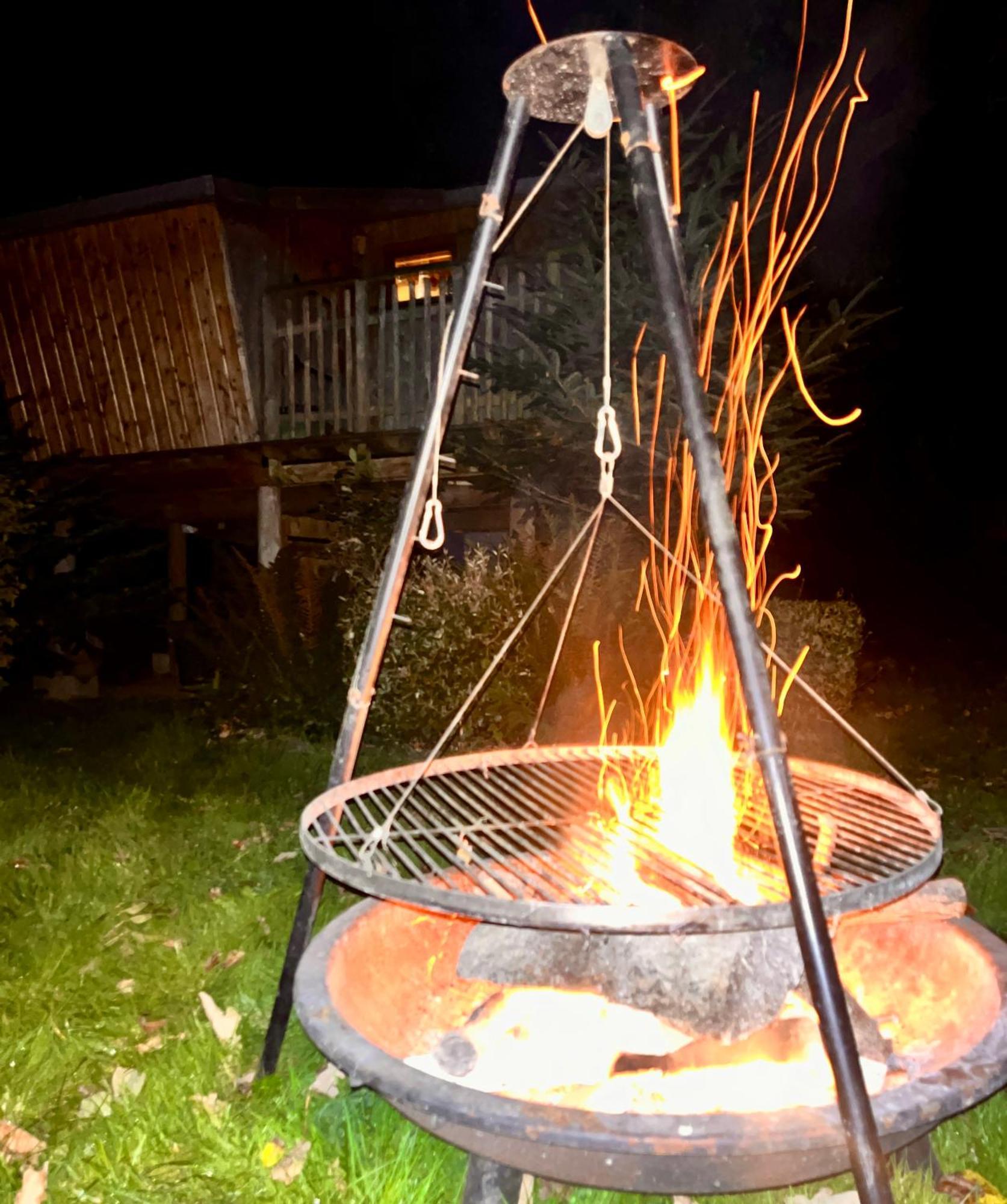 La Cabane Perchee Du Trappeur Écrainville Exteriör bild