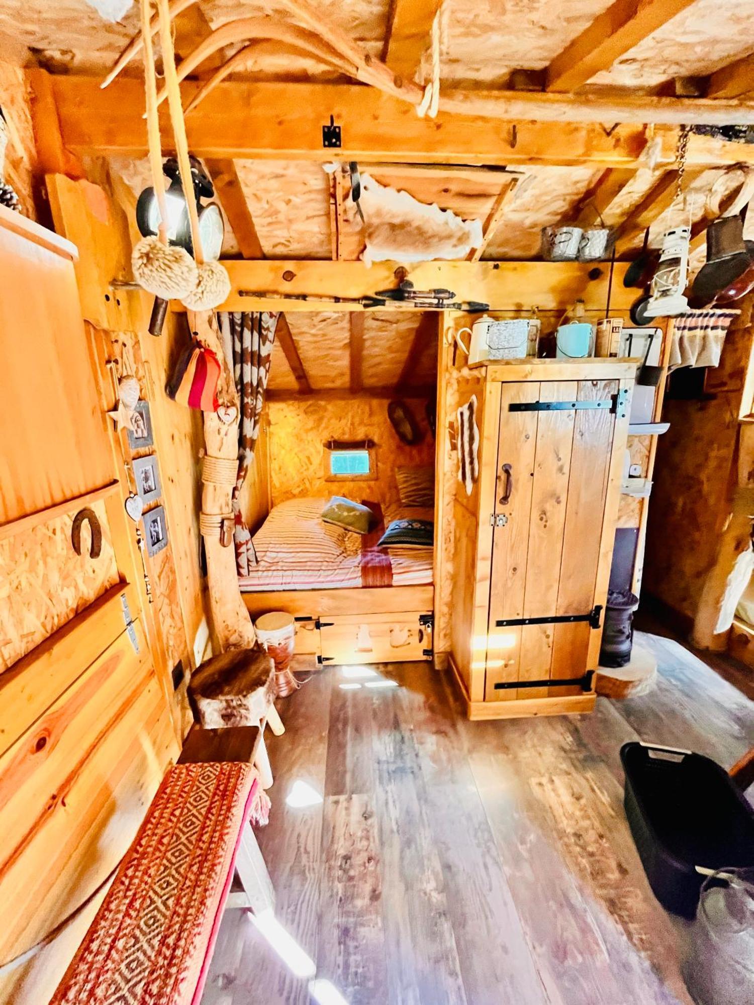 La Cabane Perchee Du Trappeur Écrainville Exteriör bild