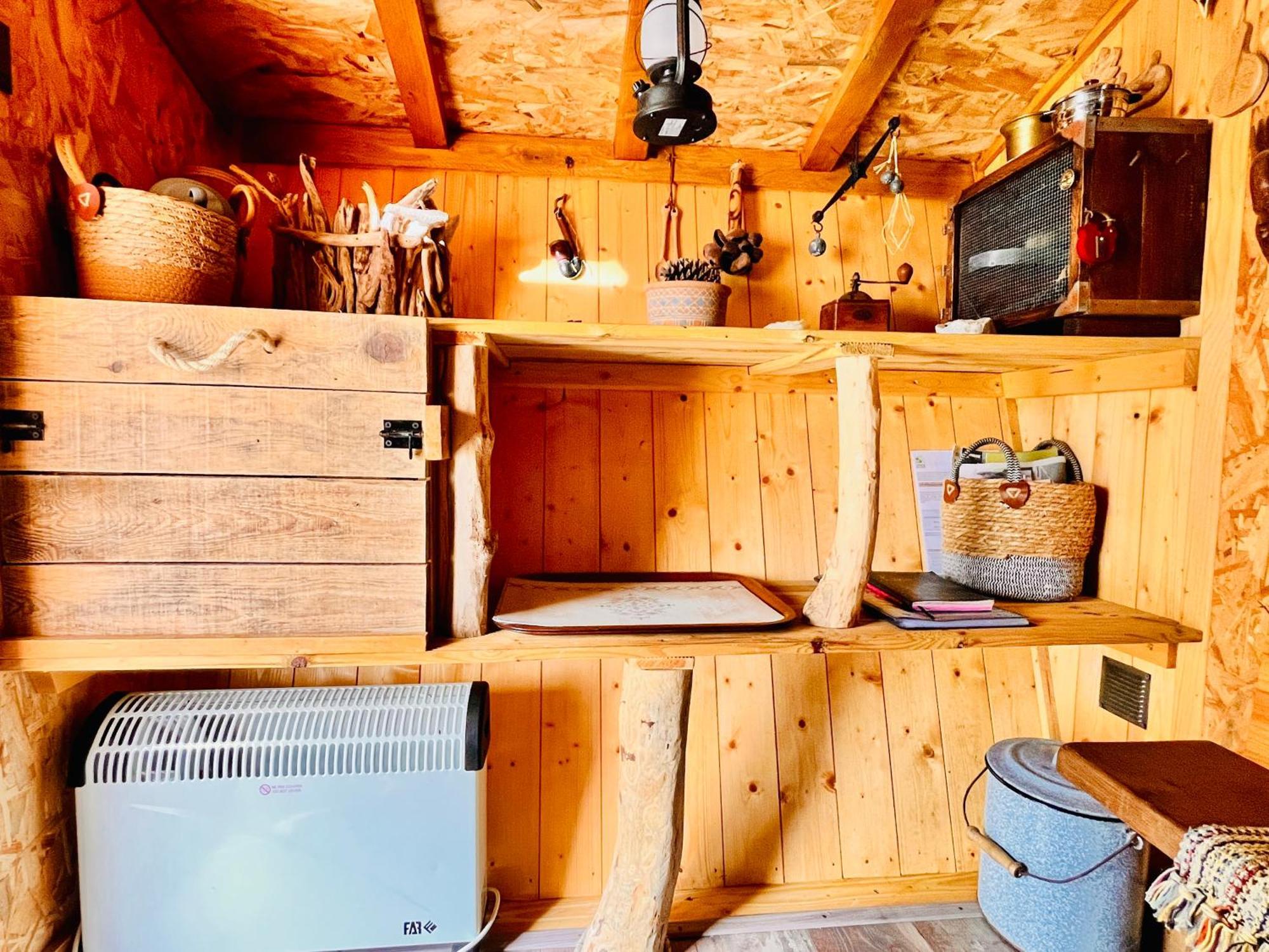 La Cabane Perchee Du Trappeur Écrainville Exteriör bild